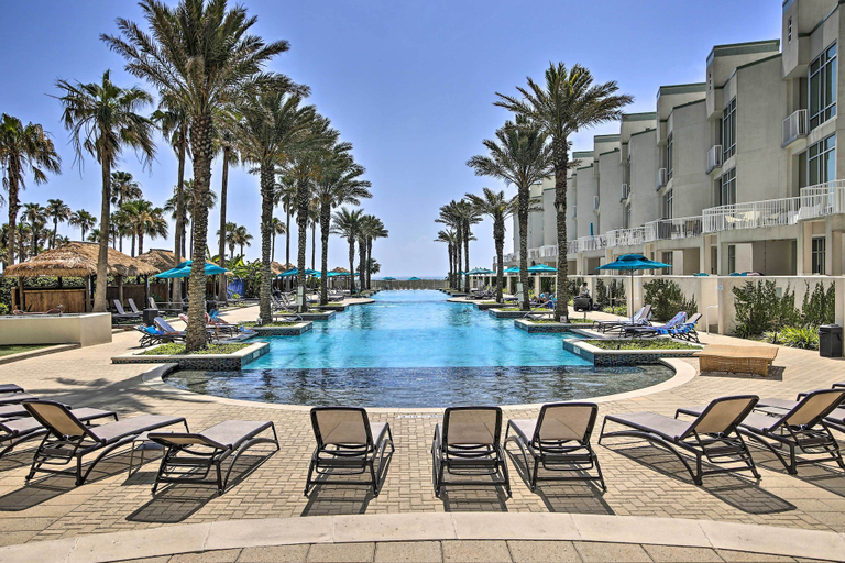 Sport & Beauty 3, South Padre Island Retreat w/ Beach Access!, Cameron