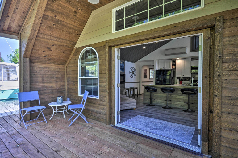 Exterior & Views, Floating Home on Columbia River w/ Provided Kayaks, Clark