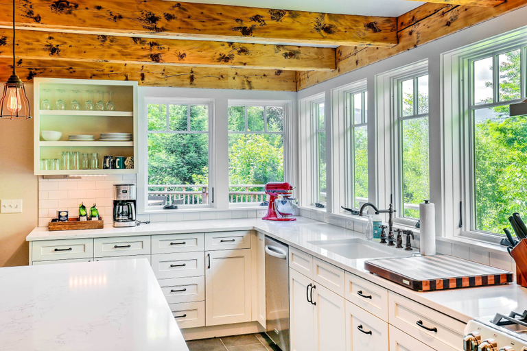 Others 5, Pet-Friendly House w/ Deck - 10 Mi to Stowe Mtn!, Lamoille