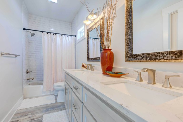 Bathroom 3, Bayfront Dauphin Island Home w/ Beach Access!, Mobile