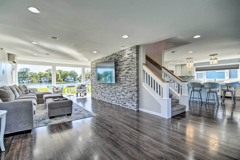 Others 5, Home on Fox River: Modern Decor Style!, McHenry