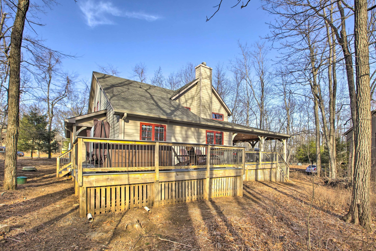 Exterior & Views 2, Spacious Wintergreen Resort Home w/ Hot Tub!, Nelson