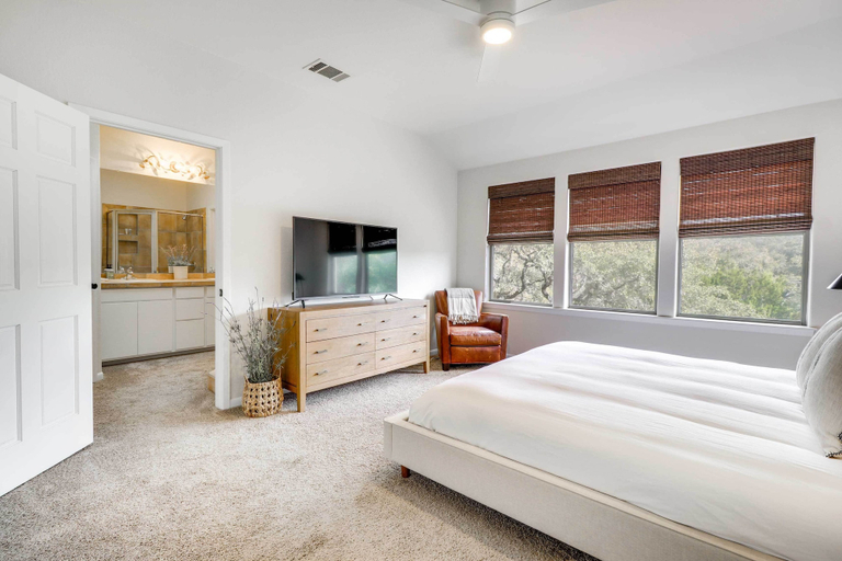 Bedroom 2, Shaded Getaway w/ BBQ & Fire Pit in Austin!, Travis