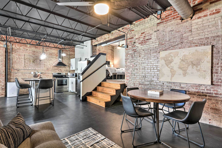 Others 1, Sleek, Modern Loft in Downtown Springfield!, Greene