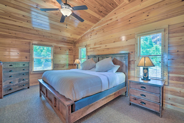 Bedroom 3, Hiwassee Hideaway' Cabin w/ Mountain Views!, Cherokee