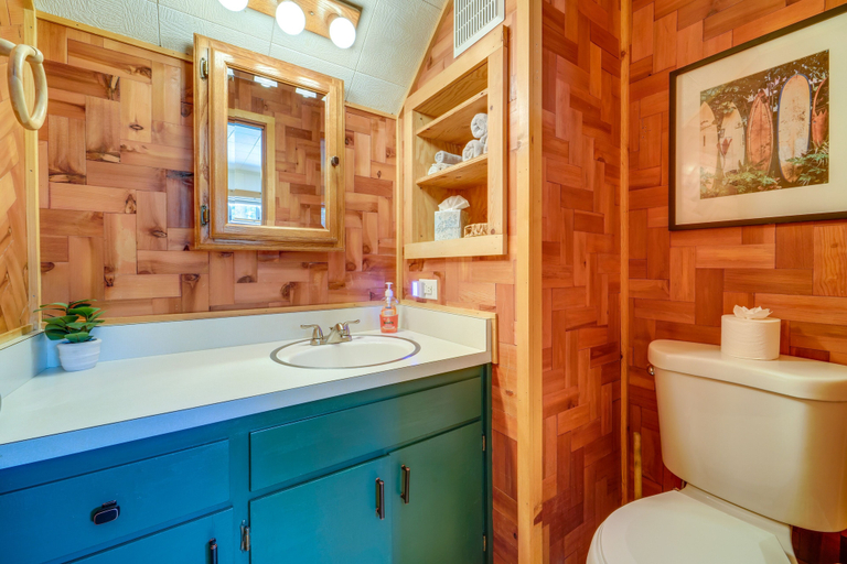Bathroom 4, Graeagle Vacation Rental Cabin w/ Game Room!, Plumas