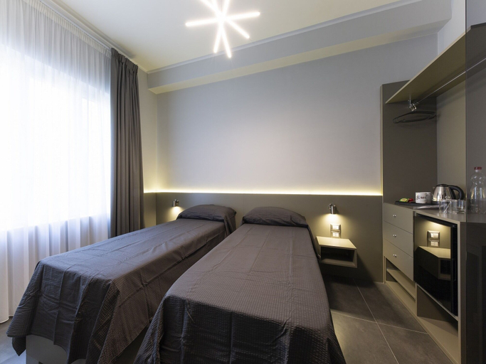Bedroom 5, Cloister Inn, Napoli