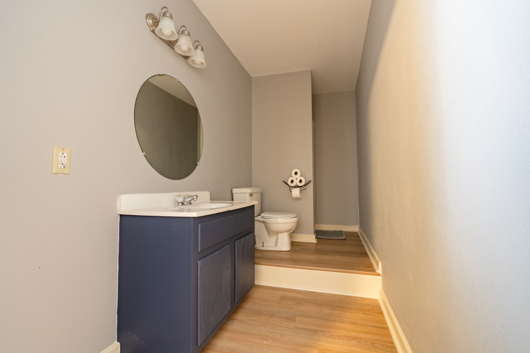 Bathroom 3, Heber Historic Inn, Cleburne