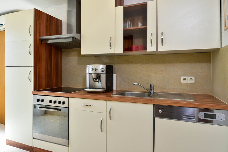 Others 4, Apartmani Grozdi, Orebić
