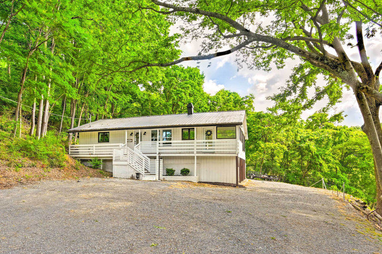 Exterior & Views 2, Stylish Franklin Cabin on 6 Private Acres!, Williamson