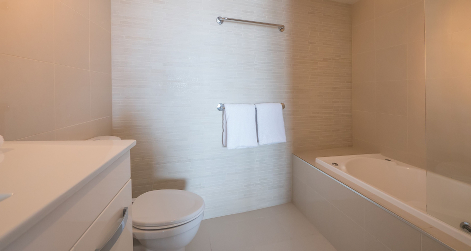 Bathroom 16