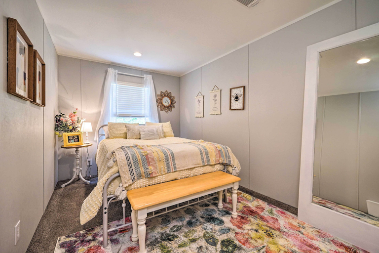 Bedroom 3, Updated Tuskahoma Cabin w/ Fire Pit & Deck!, Latimer
