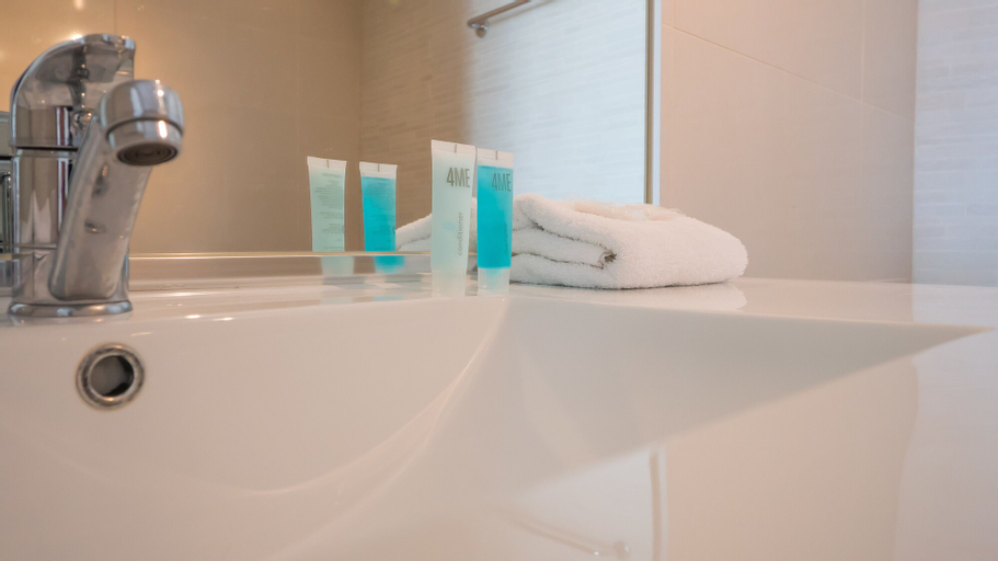 Bathroom 17
