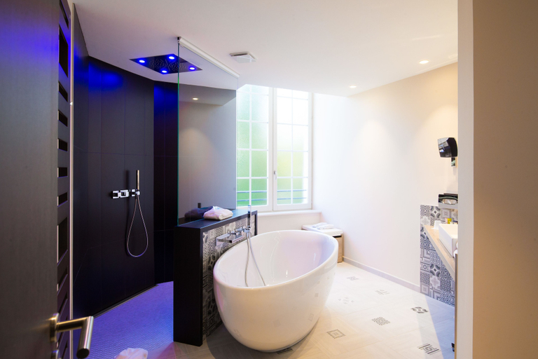 Bathroom 4, Les Jardins du Mess, Meuse