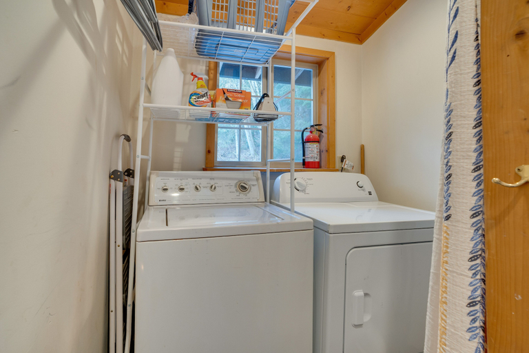 Others 4, Leavenworth Cabin w/ Private Hot Tub!, Chelan