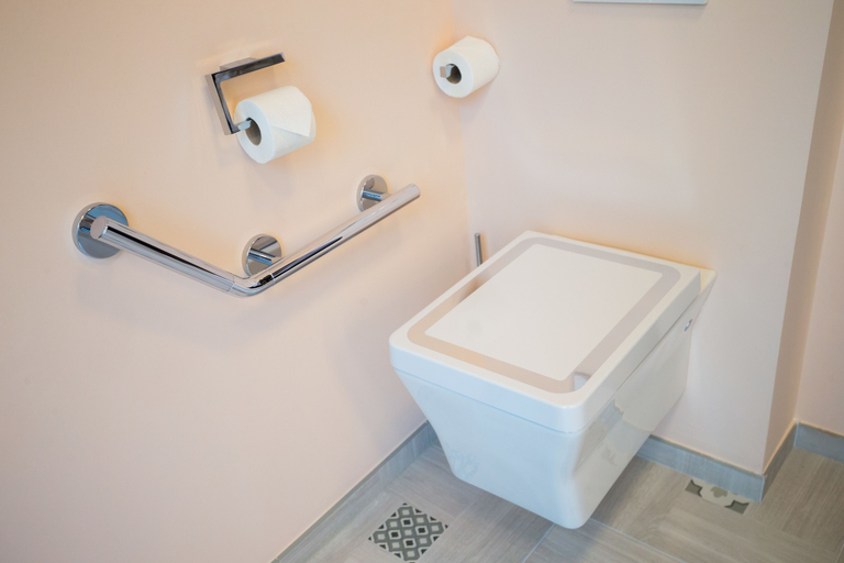 Bathroom 4, Les Jardins Du Mess, Meuse