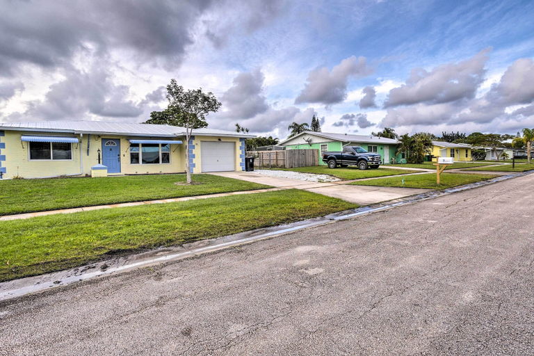 Exterior & Views 2, Port St Lucie Vacation Home w/ Lanai & Pool!, Saint Lucie