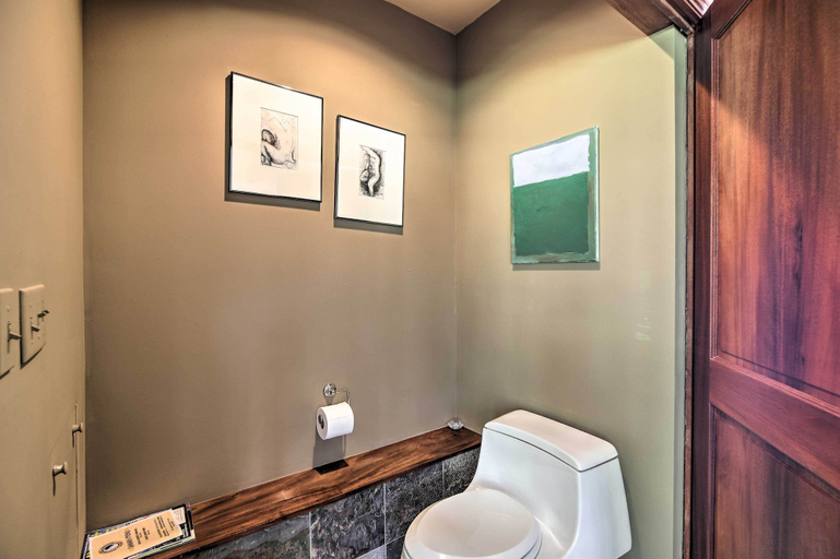 Bathroom 4, Lovely Brookfield Home with Private Deck and Views, Orange