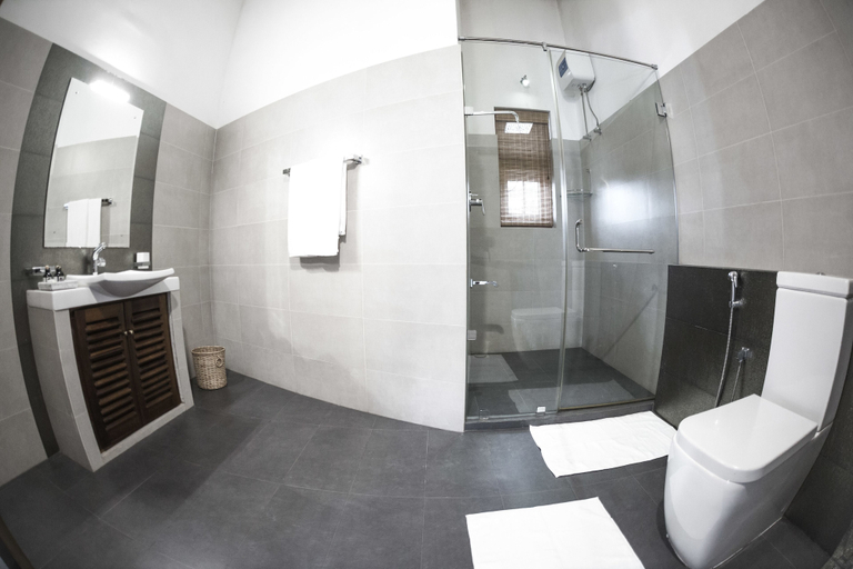 Bathroom 4, Villa White Queen Resort & Spa, Galle Four Gravets