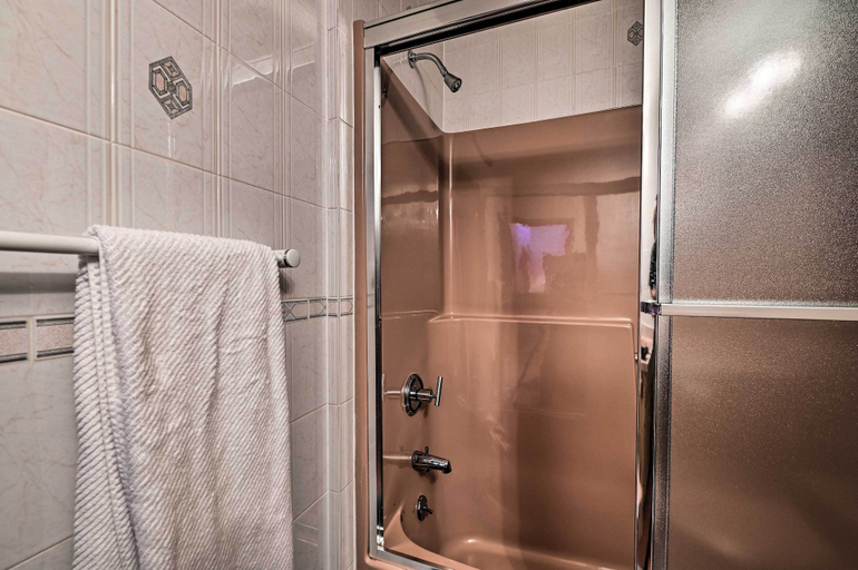Bathroom 4, Ultimate Mountain Home w/ Hot Tub!, Greene