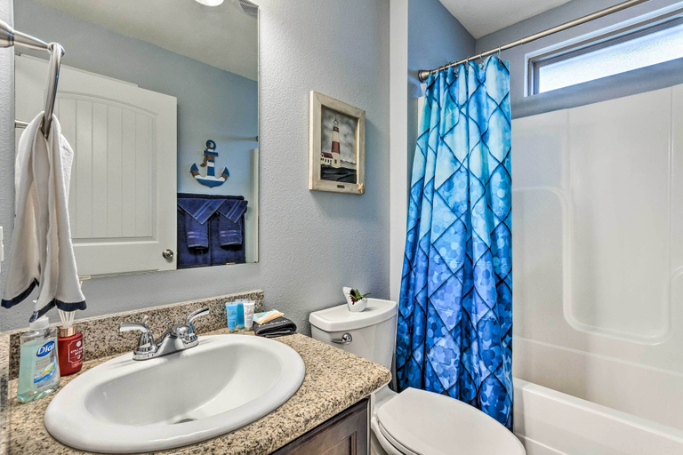 Bathroom 4, Spacious Navarre Retreat with Fenced-In Yard!, Santa Rosa