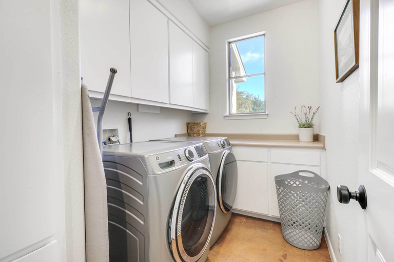 Bathroom 3, Shaded Getaway w/ BBQ & Fire Pit in Austin!, Travis