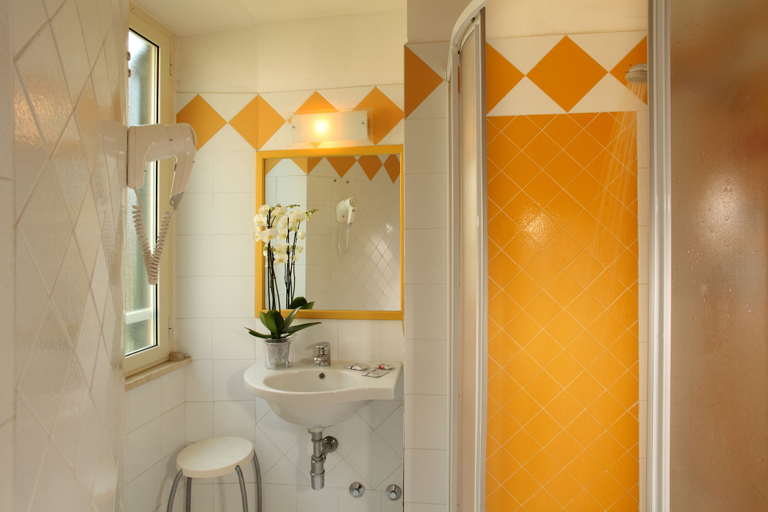Bathroom 4, Alessandrino, Rome