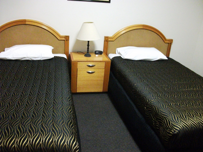 Bedroom 2, City Park Motel & Apartments, Wagga Wagga - Pt A