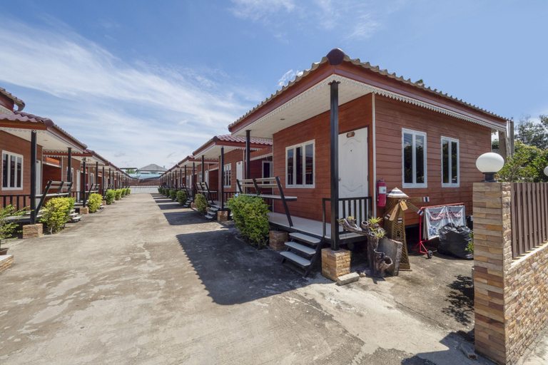 Exterior & Views 5, OYO 1166 Train Way Resort, Si Racha