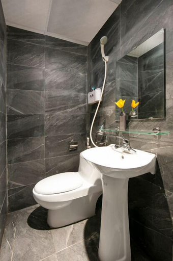 Bathroom 4, Hai Muoi Hotel & Apartment, Cầu Giấy