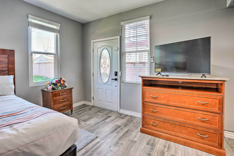 Bedroom 3, Anaheim Studio ~ 6 Mi to Disneyland!, Orange