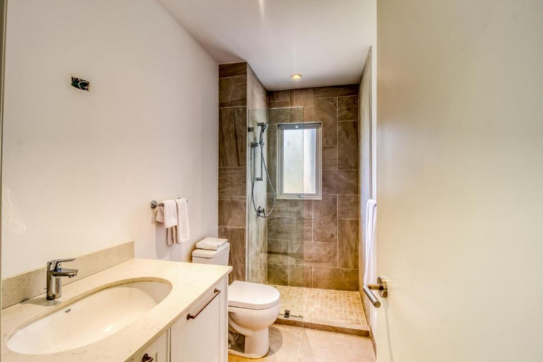 Bathroom 4, Pavones Point, Golfito