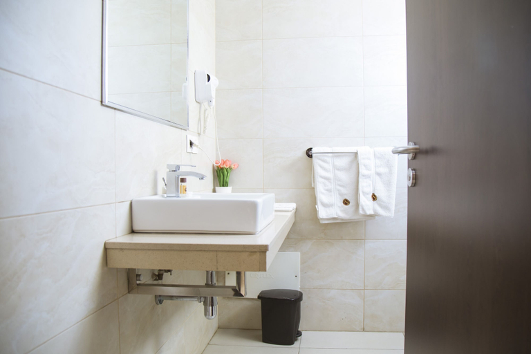 Bathroom 5, Le Ndiambour Hôtel et Résidence, Dakar