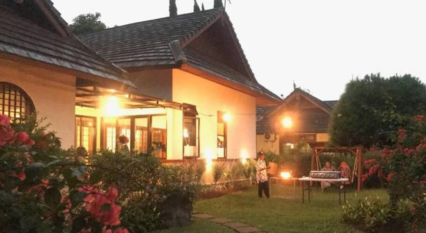 Osaka House Villa Kota Bunga by Citrus House, Cianjur