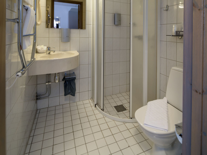 Bathroom 4, Grand Hotel Falkenberg, Falkenberg