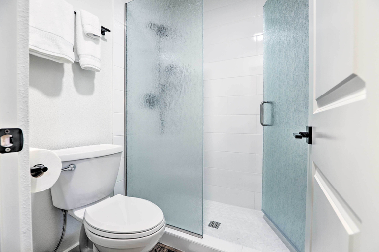 Bathroom 4, 'Nature Retreat' at Seventh Mountain Resort!, Deschutes