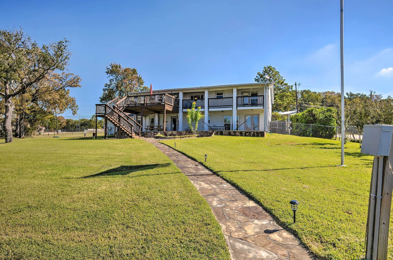 Exterior & Views 2, Spacious Livingston Home w/ Private Boat Dock, Polk