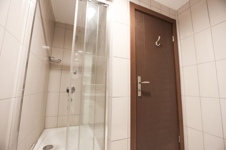 Bathroom 5, Highway Otel, Merkez