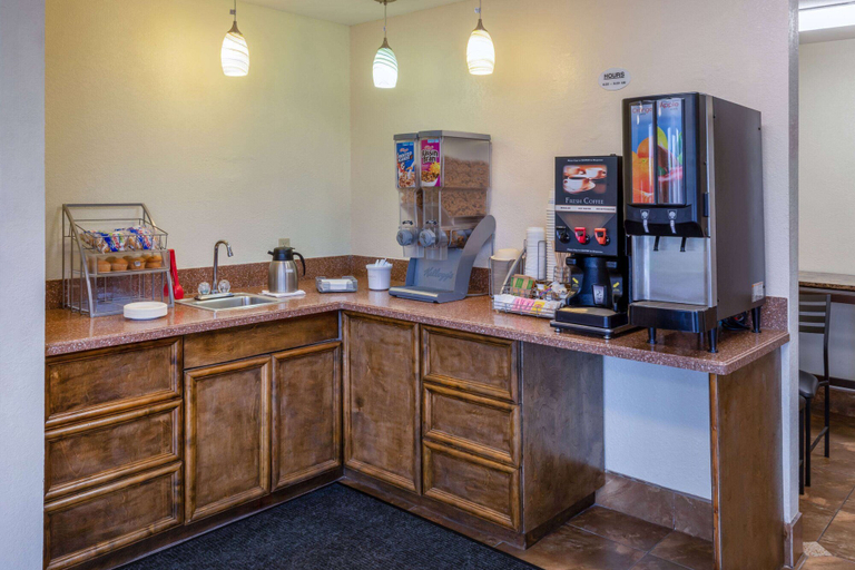 Food & Drinks 5, Super 8 by Wyndham Seguin, Guadalupe