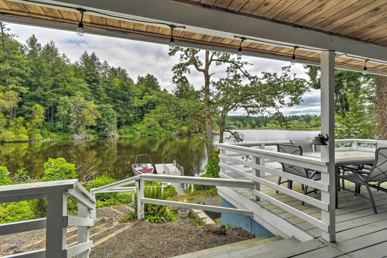 Others 4, The Swedish Fish: Getaway on Lake Saint Clair!, Thurston