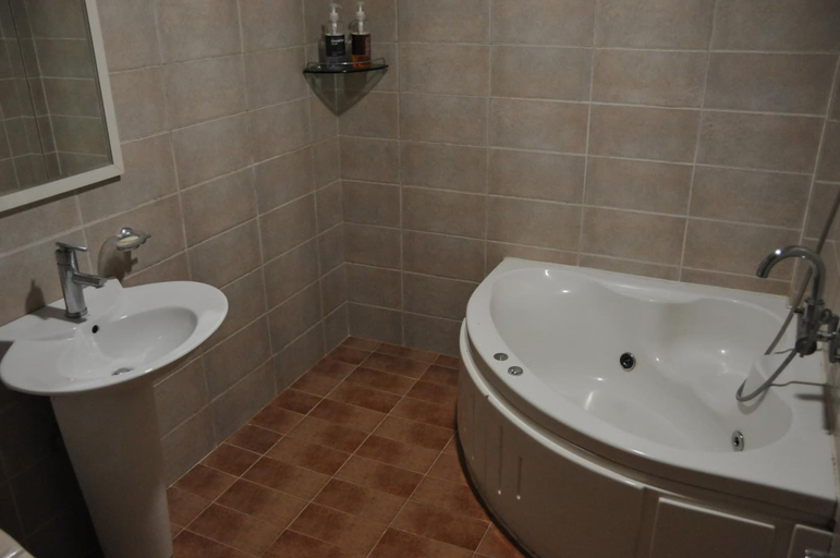 Bathroom 4, Motel Daeha, Gwang-jin