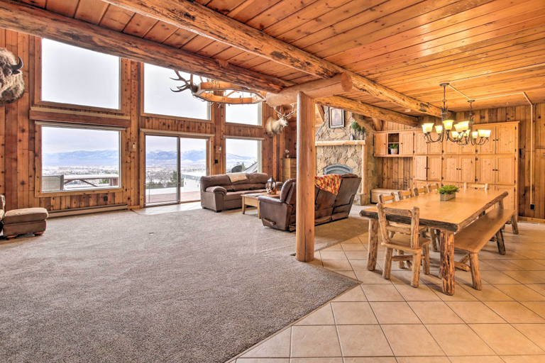 Food & Drinks, A-frame Home w/ Breathtaking Views & Hot Tub!, Gallatin