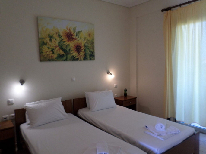 Bedroom 2, Asfodelos Apartment Hotel, West Greece