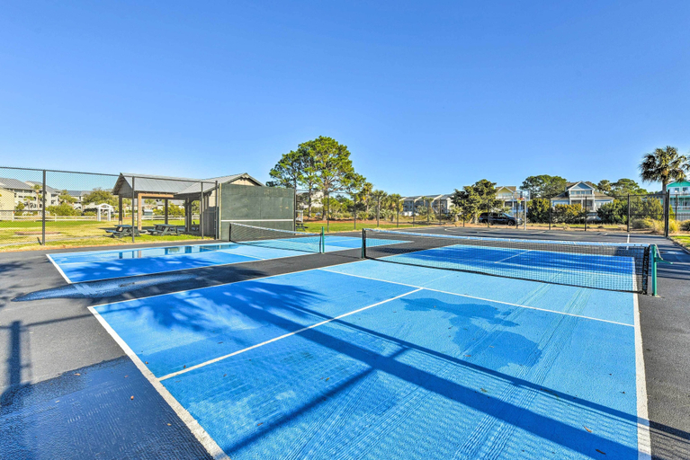 Sport & Beauty 4, Ocean-view Saint Helena Island Condo - Pool Access, Beaufort