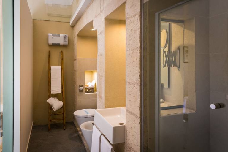 Bathroom 5, Corte dei Francesi, Lecce