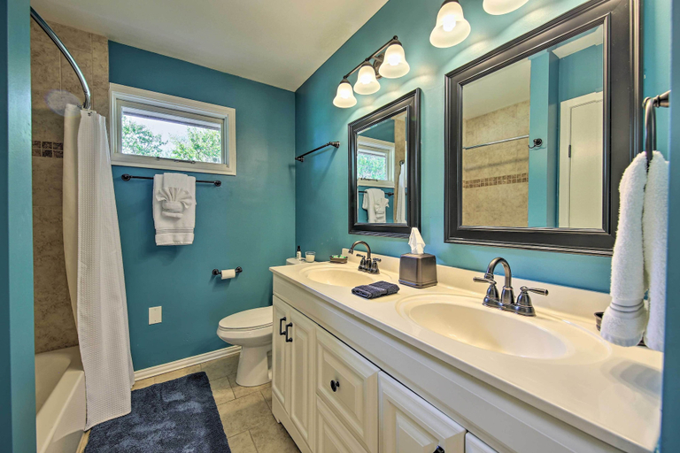 Bathroom 4, Spacious New Braunfels Escape w/ Private Deck!, Comal