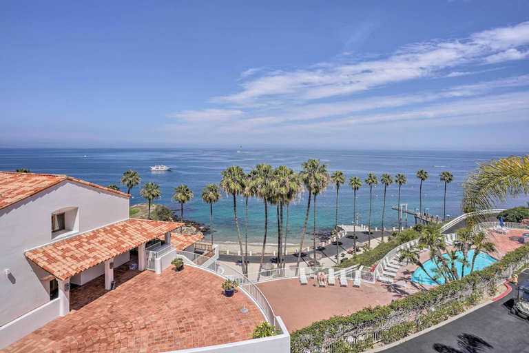 Quiet Avalon Getaway Villa with Ocean View and Balcony, Los Angeles