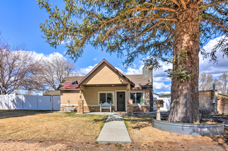 Exterior & Views 2, Bright Panguitch Escape w/ Spacious Yard!, Garfield