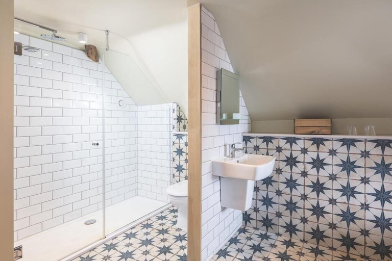 Bathroom 4, Rock Point Inn, Dorset