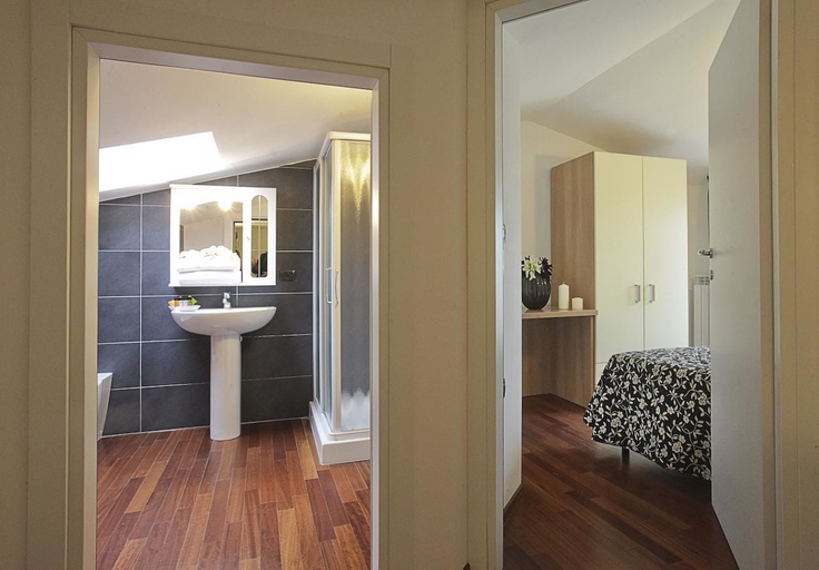Bathroom 5, Residence T2, Rimini